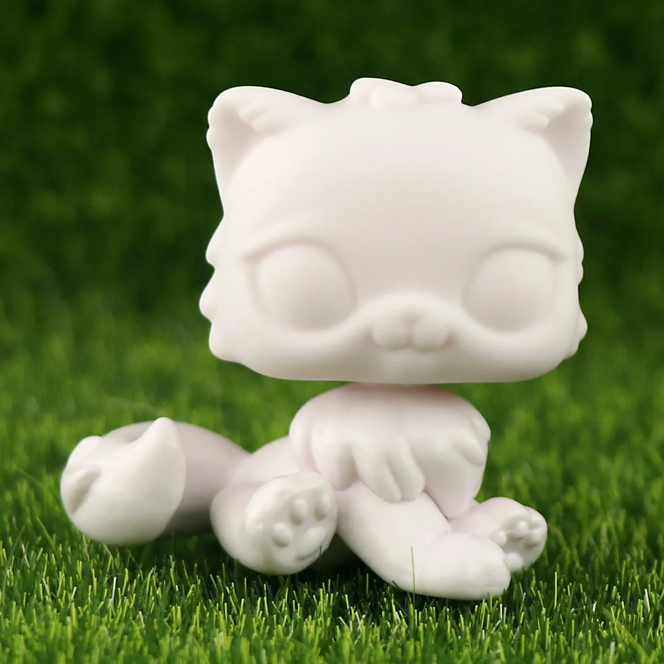 Lovely White Base Pet Figure